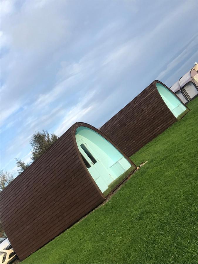 Meadow Glamping Hotel Carmarthen Exterior photo